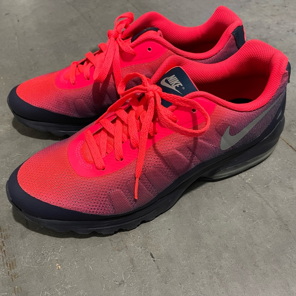 Nike Air Max Invigor Black/Watermelon